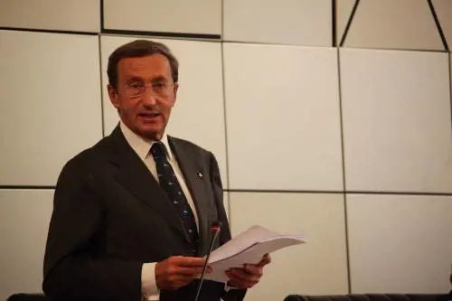 Fini punge la Lega: non esiste l’identità padana