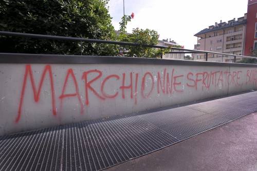 Insulti a Marchionne: 
stella a cinque punte 
su un muro di Milano