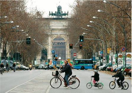 Ciclisti nel mirino: 
senza giubbino giallo 
scattano le multe