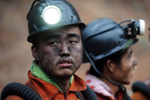 Tragedia in Cina, esplode miniera: 
20 morti, 17 intrappolati sotto terra
