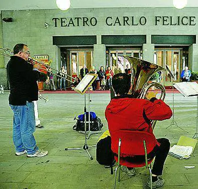 I lavoratori «suonano» gli autonomi e fanno laccordo