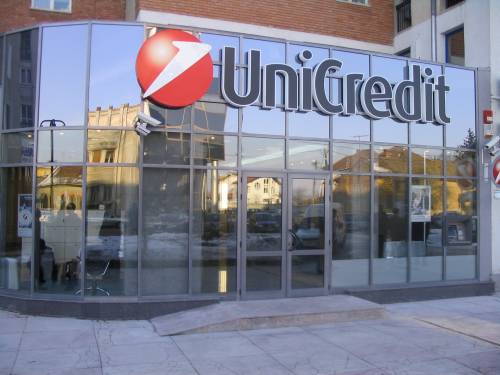 Unicredit verso il riassetto 
C'è l'accordo coi sindacati: 
4.700 persone in esubero