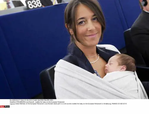 Bruxelles premia i mammi 
Il congedo di paternità 
è diventato obbligatorio