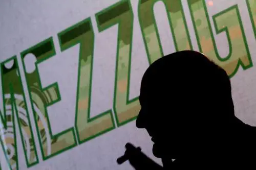 Bersani: "Via il Lodo, poi discutiamo di fisco" 
Ma Vendola: "No a un governo per le riforme"