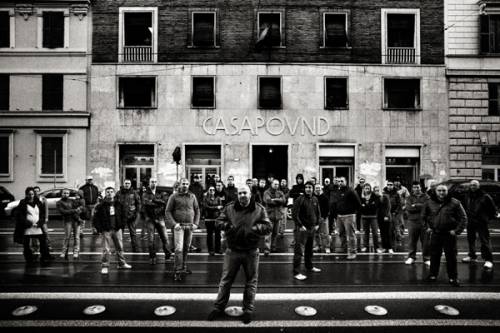 Il romanzo "nero" su CasaPound fa boom in libreria