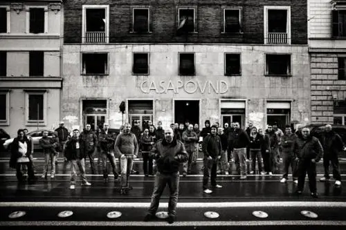Il romanzo "nero" su CasaPound fa boom in libreria