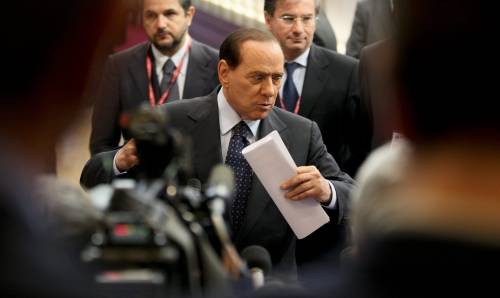 Caso Ruby, Berlusconi: "Io aggredito" 
E lei: "Mi ha aiutata, è un galantuomo"