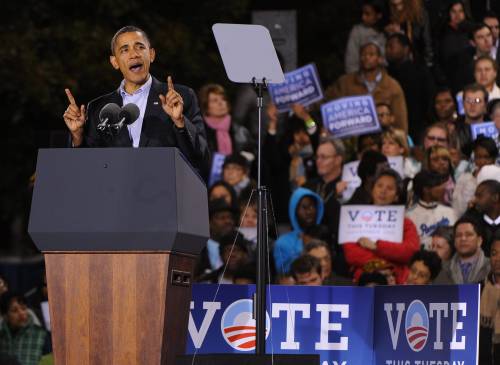 Obama torna a Chicago 
e si gioca l'ultima carta