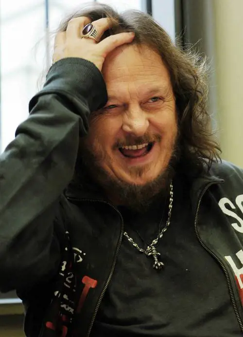 Zucchero a sopresa assolve Silvio: "Che male fa?"