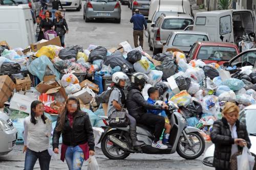 Rifiuti, ancora scontri e tafferugli a Giugliano