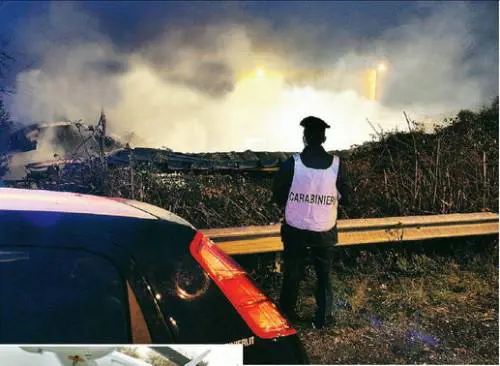 Nell’inferno della fabbrica esplosa: "Mio marito là dentro, una tragedia"