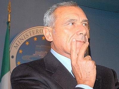 Wi-fi, Grasso: "Da liberalizzazione danno a indagini"