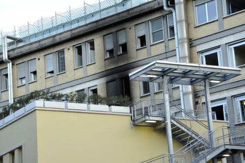 Roma, Bambin Gesù: 
fuoco in rianimazione 
Gli intossicati sono 40