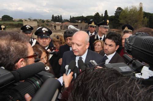 Crollo Pompei, il Pd vuole la "testa" di Bondi