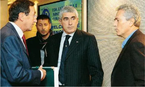 Il terzo polo nasce per pugnalare il Cavaliere