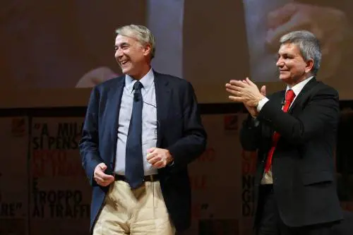 Milano, Pd: vince Pisapia. Bersani azzera i vertici