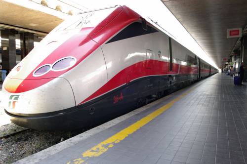 Bologna, uomo investito da un treno Frecciarossa