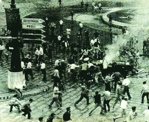 Via 30 Giugno 1960? Una iniziativa che offende la legalità