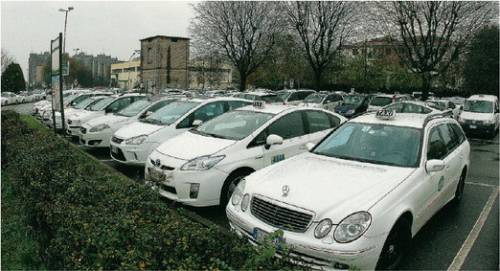 Funerali di Massari 
taxi tutti fermi 