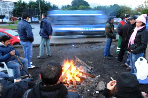 Terzigno, nuove proteste 
Discarica bloccata per ore 
Sindaco riapre ai camion