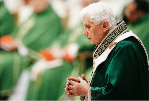 Confessioni del Papa su fede, fatica e amici 
Benedetto XVI: "Anch'io commetto errori"