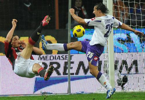Milan, una magia di Ibra 
stende la Fiorentina 
La Roma batte l'Udinese