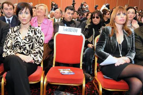 Carfagna-Mussolini alla sceneggiata napoletana