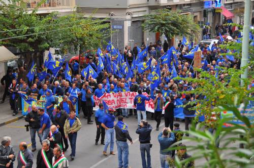 Cagliari, rivolta dei pastori: assalto alla Regione