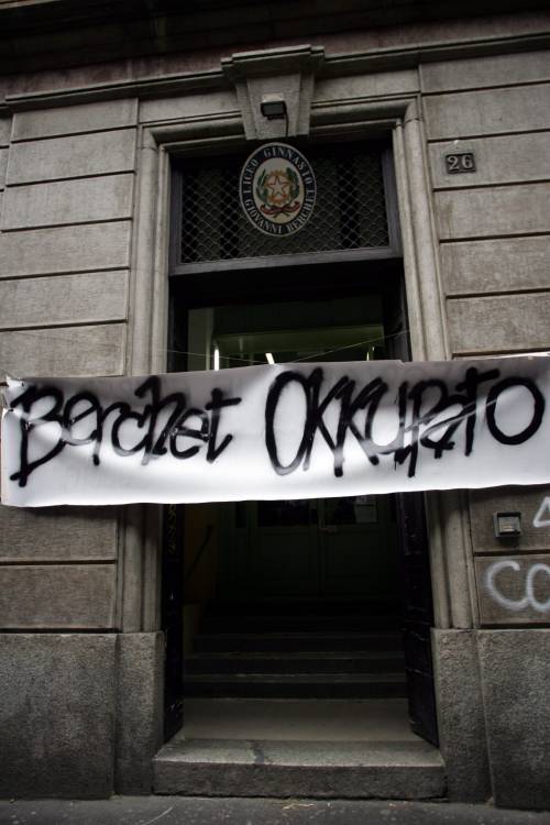Università, assalto degli studenti al Senato 
La Gelmini: "Così difendono soltanto i baroni"