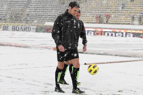 Nord Italia nella morsa del gelo 
La neve ferma Bologna-Chievo 