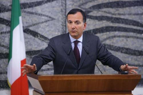 Wikileaks, Frattini: "E' l'11 settembre della diplomazia" 
I pm di Roma: "Valutiamo se ci sono estremi di reato"