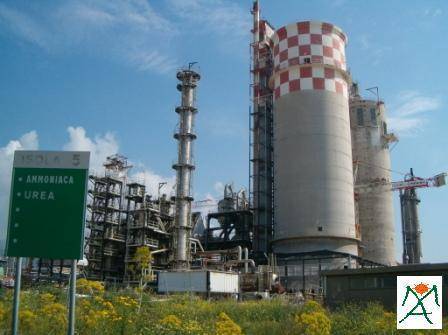 Petrolchimico Mantova 
Un uomo in ospedale
 
per nube di anidride