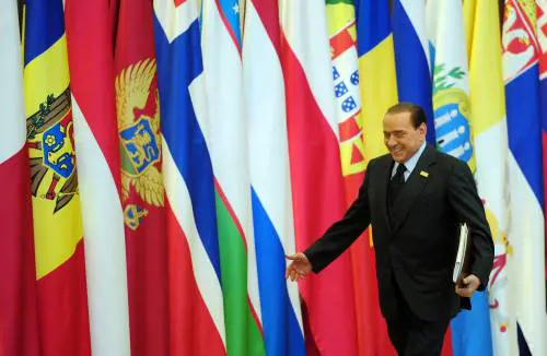 Berlusconi: "Niente agguati di palazzo" 
Camera chiusa fino al voto della fiducia