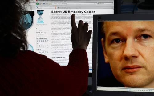 Assange in Inghilterra, polizia pronta al blitz
 
Svezia: no al ricorso, nuovo mandato d'arresto