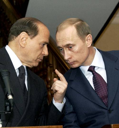 Gas, dossier Usa su affari tra Putin e Berlusconi 
Wikileaks: gli scandali danneggiano il premier