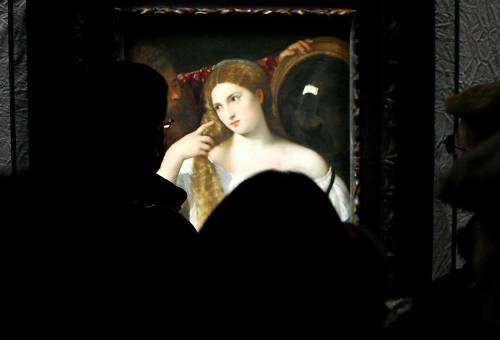 La Donna allo specchio dal Louvre a Palazzo Marino
