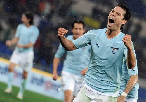 La Lazio batte l'Inter 3-1 
Aggancio al Milan in vetta 
Benitez è ancora nei guai
