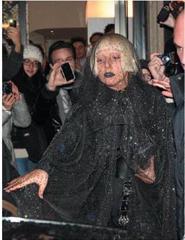 Lady Gaga fa shopping: ressa e delirio