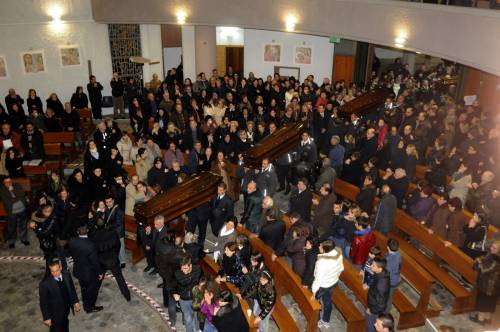 Lamezia Terme, in 7mila ai funerali dei 7 ciclisti 
Dibattito: immigrati, un problema o una risorsa?