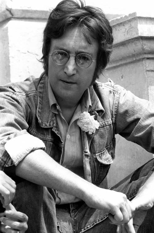 John Lennon, le carte del divorzio dalla prima moglie: "Padre aggressivo e drogato"