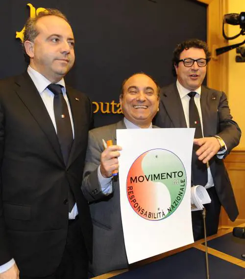 Scilipoti, Calearo e Cesario verso l'astensione 
Razzi lascia l'Idv e va a Noi Sud: sì alla fiducia