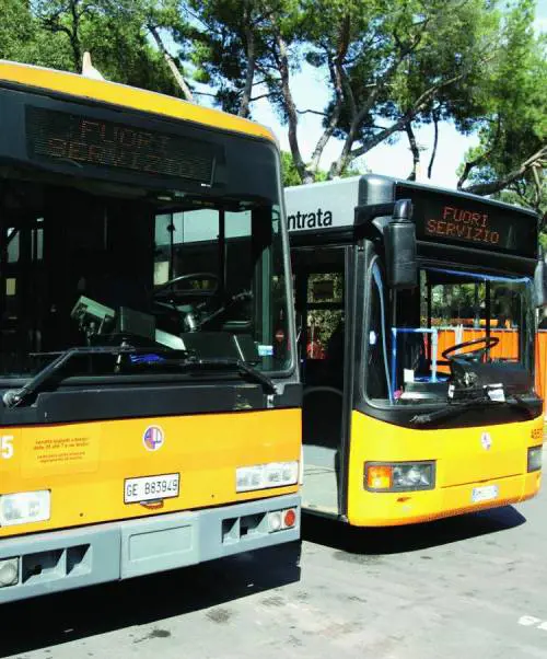 Gli orari dei bus sul telefonino Ma non sono segnalati i ritardi