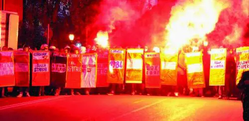 Don Gallo benedice lassalto e il saccheggio alla Mondadori che ha pubblicato i suoi libri