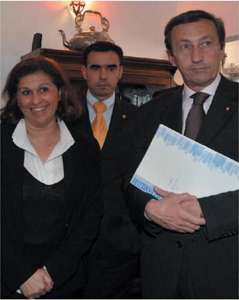 Sbai: "Le vere minacce? Me le ha fatte Fini" 
Scilipoti: "Non mi vergogno, io con gli italiani"