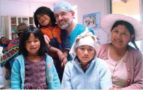 Il medico operaio e il suo ospedale 
costruito sulla cima delle Ande