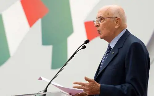 Napolitano: "Allentare le tensioni politiche"