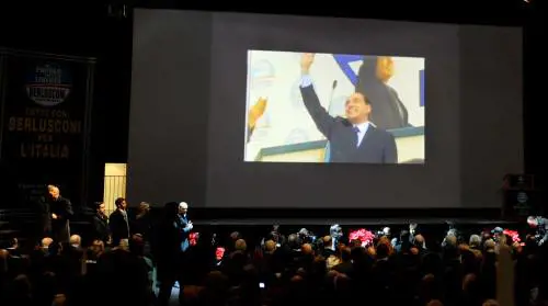 Bondi: "Così Fini vuol impedire ogni dialogo" 
Berlusconi, pronto il piano per il dopo voto