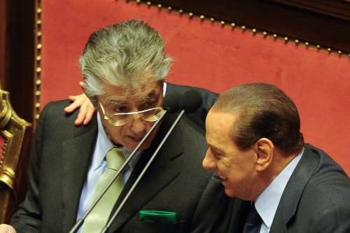 Bossi: "Offerta tardiva 
Governo avrà la fiducia" 
Bersani: Paese ignorato