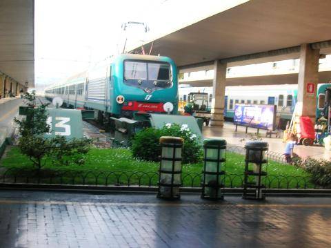 Firenze, treno non frena: 
si schianta nella stazione 
Almeno cinque i contusi