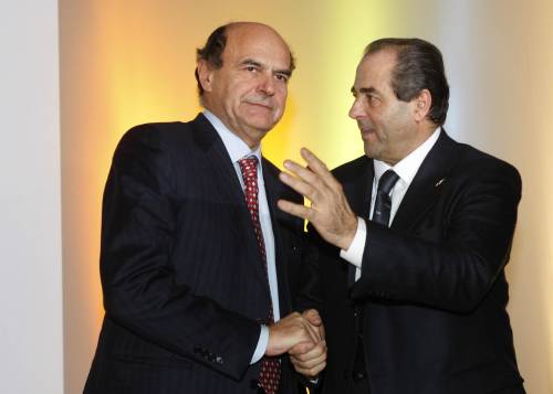 La linea di Bersani convince i big, non la base 
L'ultimatum di Di Pietro: "O noi o il Terzo polo"